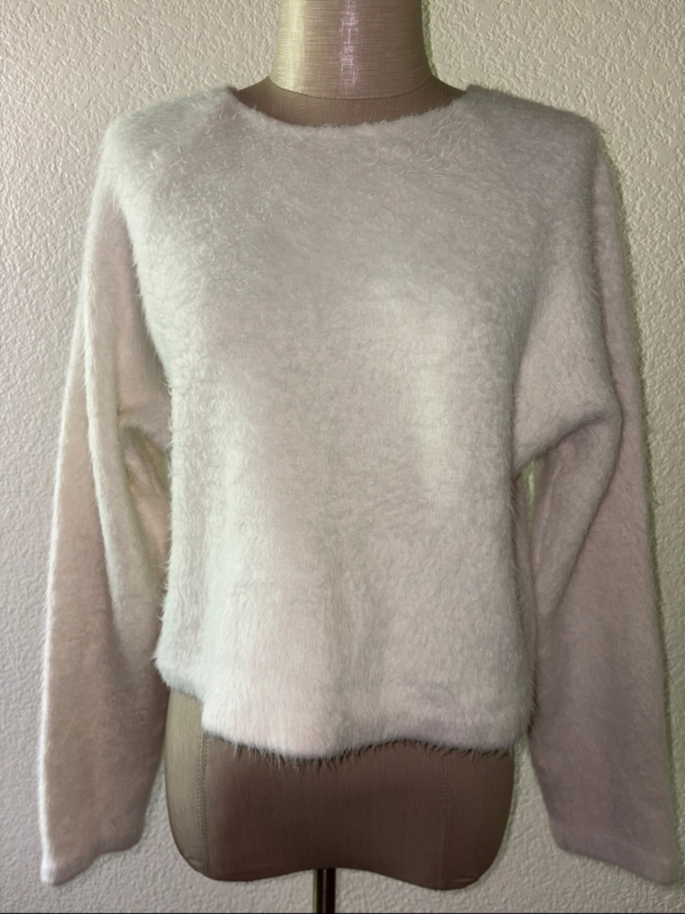 Women’s Theory Cream Fuzzy Crewneck Sweater Sise S